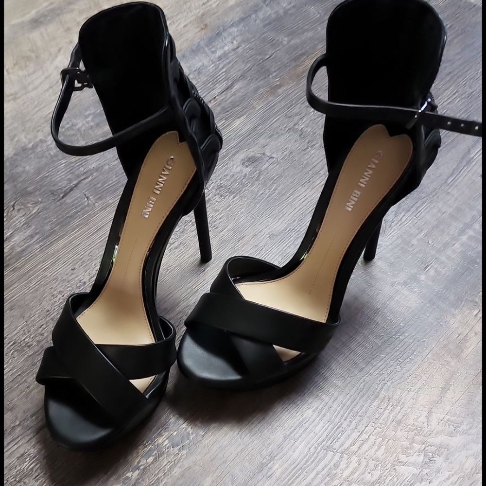 Brand New Gianni Binni Yazmin size 7.5
